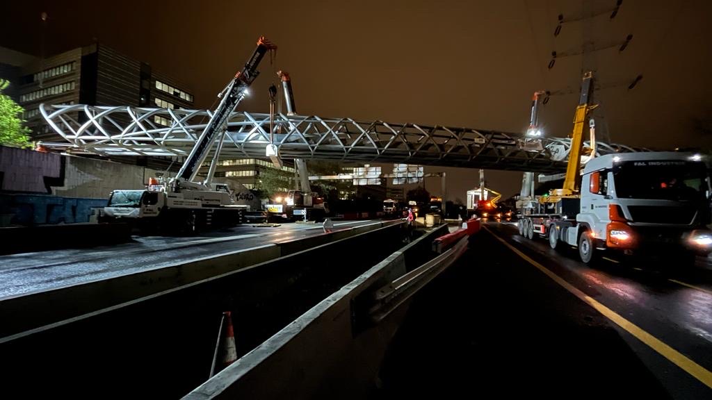 Chantier ZAC des Louvresses à Gennevilliers - Ripage de la passerelle — Ateliers 2/3/4/-20