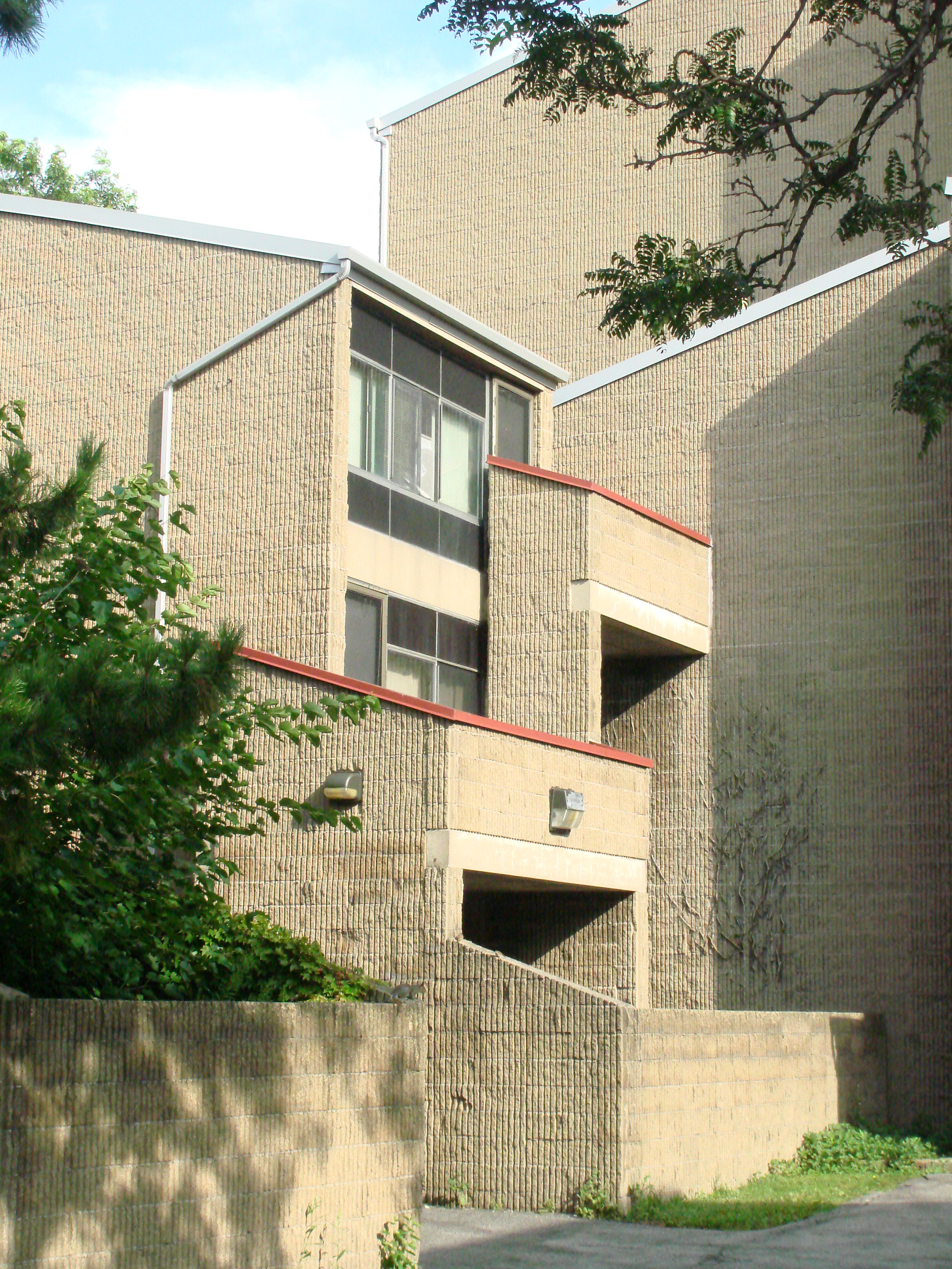 Sole resident prevents demolition of Paul Rudolph's brutalist housing-15