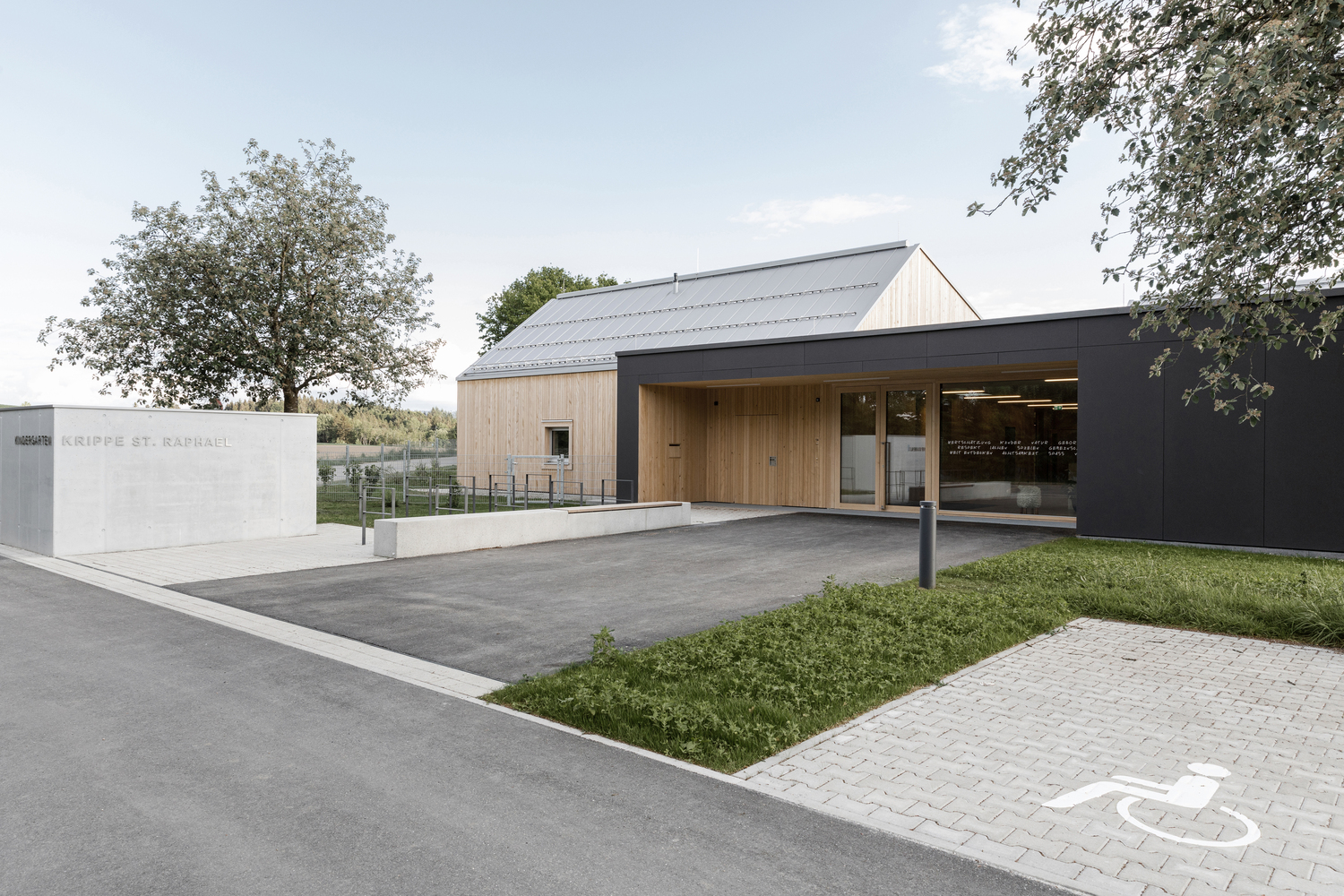 德国乡村的绿色环保幼儿园设计-32