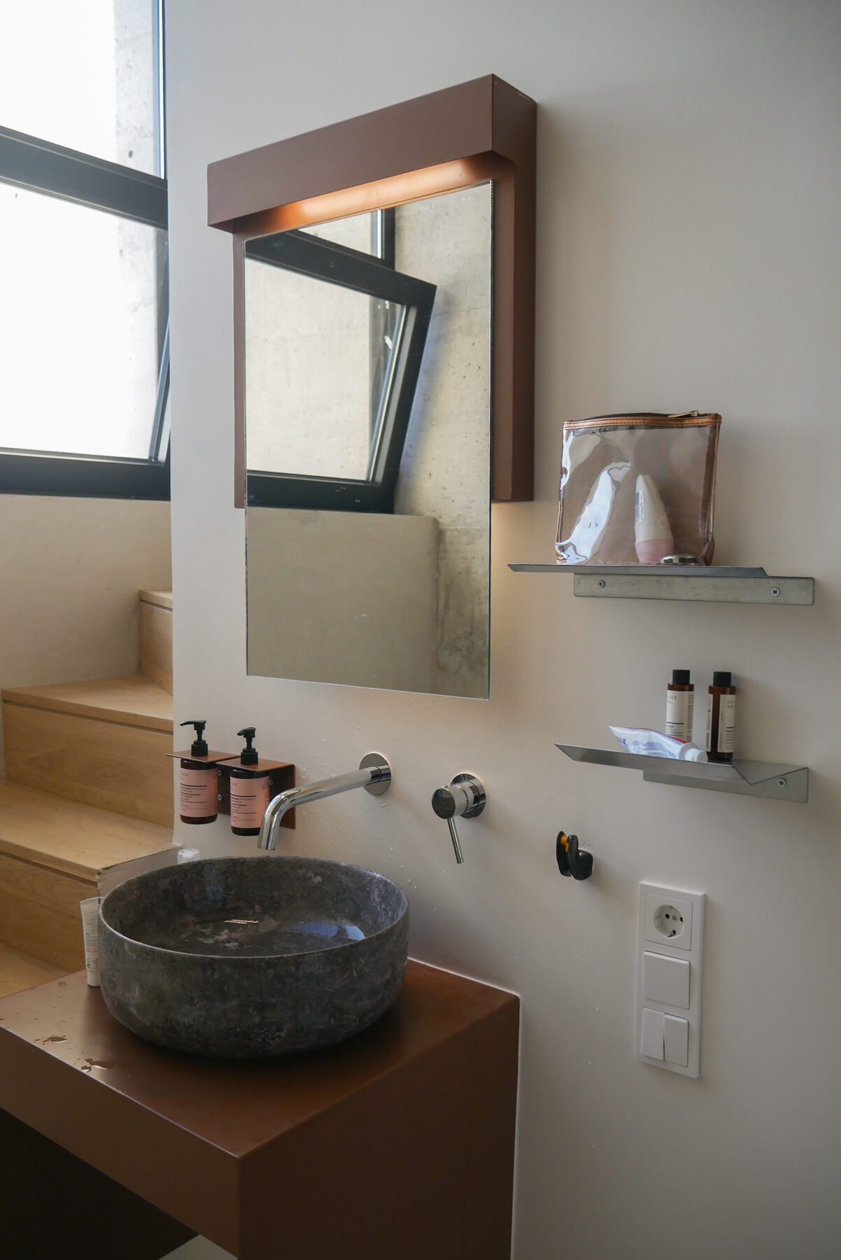 丨康斯坦丁诺斯·埃斯塔西乌,乔治·布吉乌科斯,康斯坦丁诺斯·塞洛斯-19