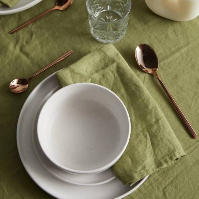 Beautiful table settings for a modern Australian Christmas-25
