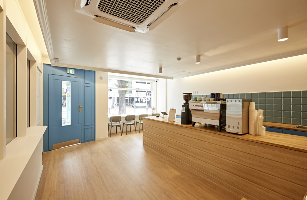 极简主义的完美呈现 | 韩国设计师的 31 平米咖啡馆设计-5