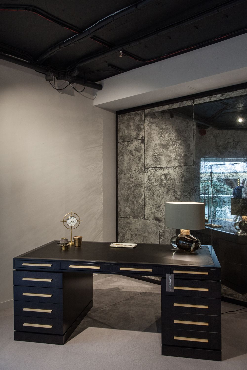 Office Desks That Suit Your Style, Whatever It May Be-10