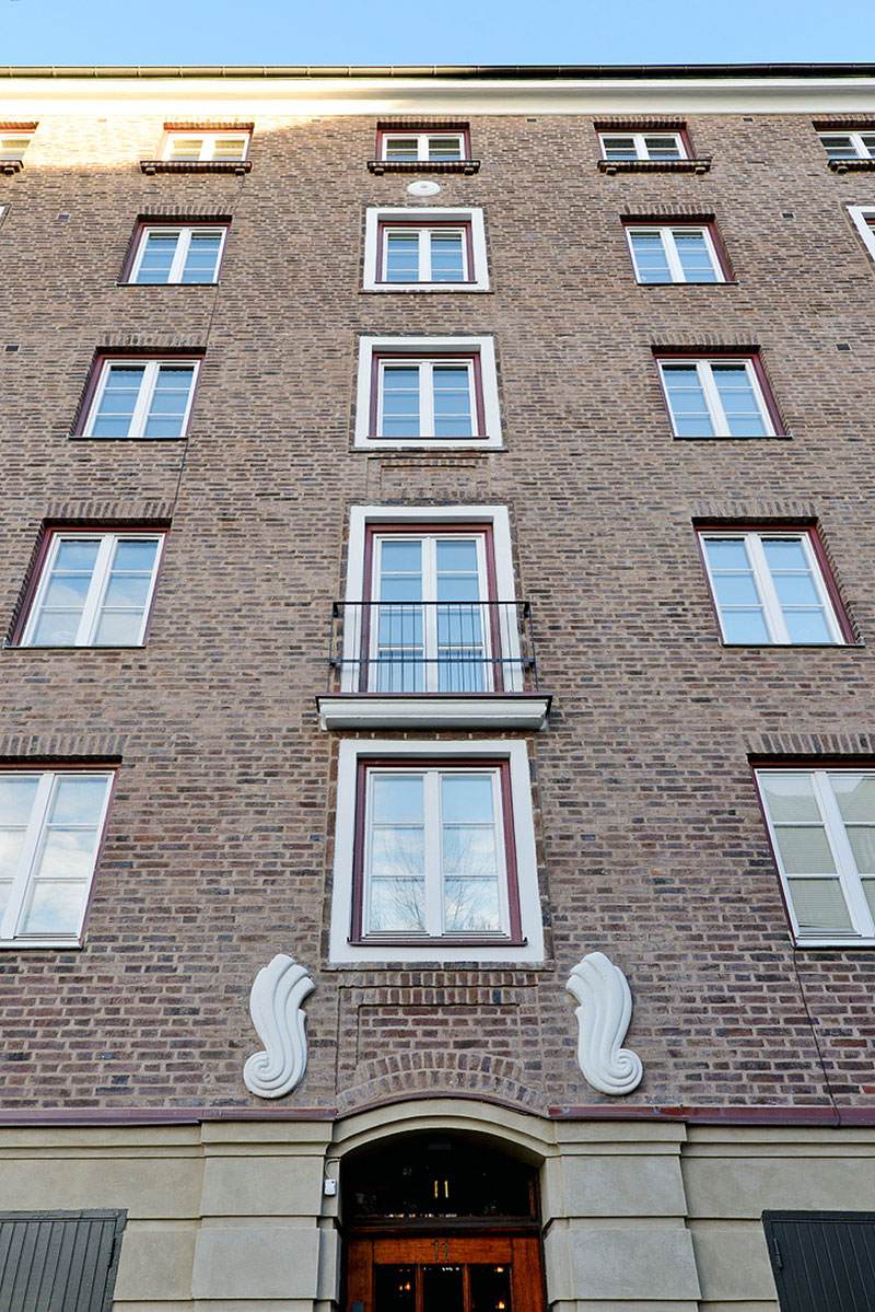 深蓝花卉壁纸 | 瑞典哥德堡大胆斯堪的纳维亚公寓设计-33