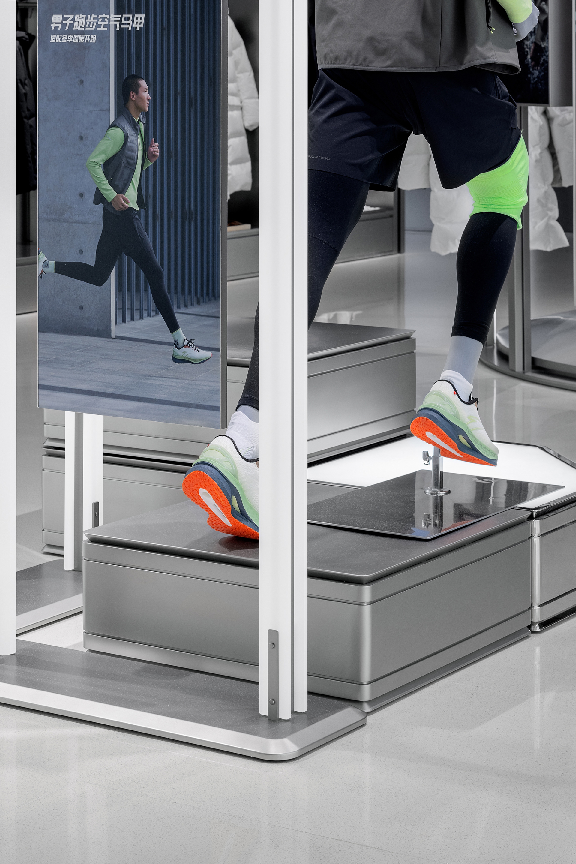 王府井安踏旗舰店丨中国北京丨STILL YOUNG-25