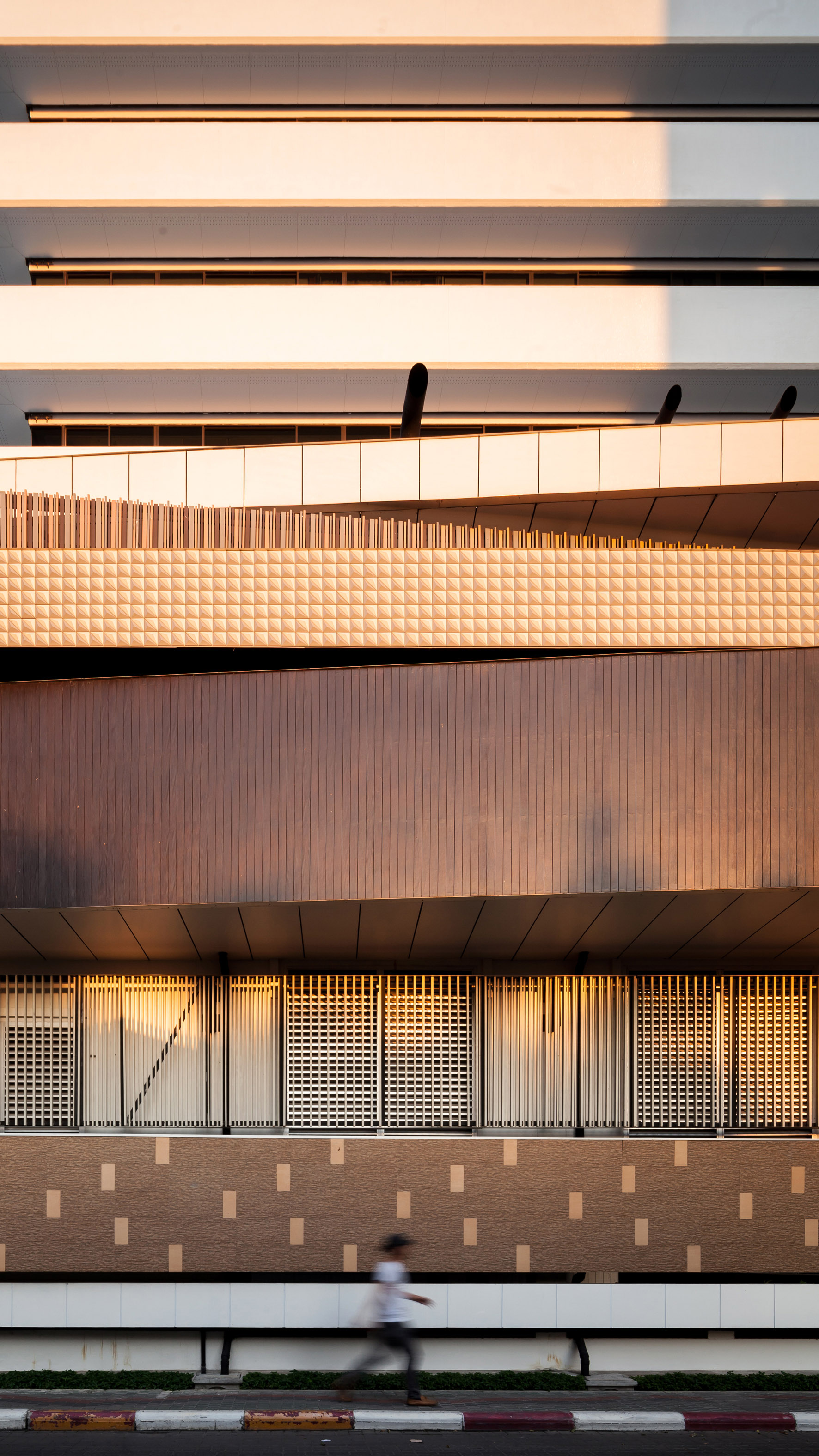 SCG 动力屋中心——现代工业风展示空间-32