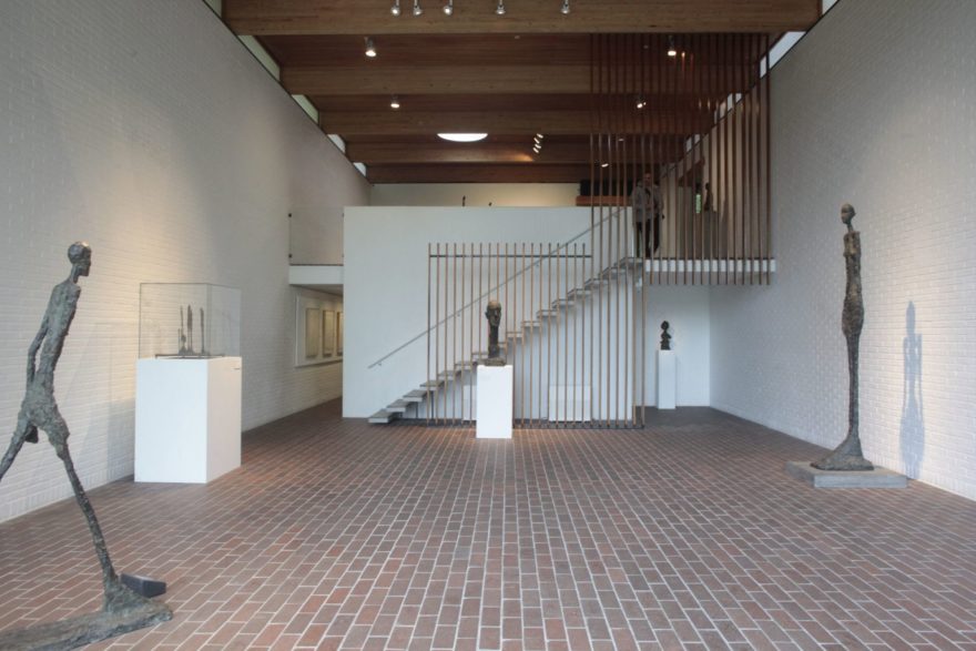 デンマークの海岸線に位置する世界一美しいと称される環境に溶け込む美術館「ルイジアナ美術館」 - #casa-53