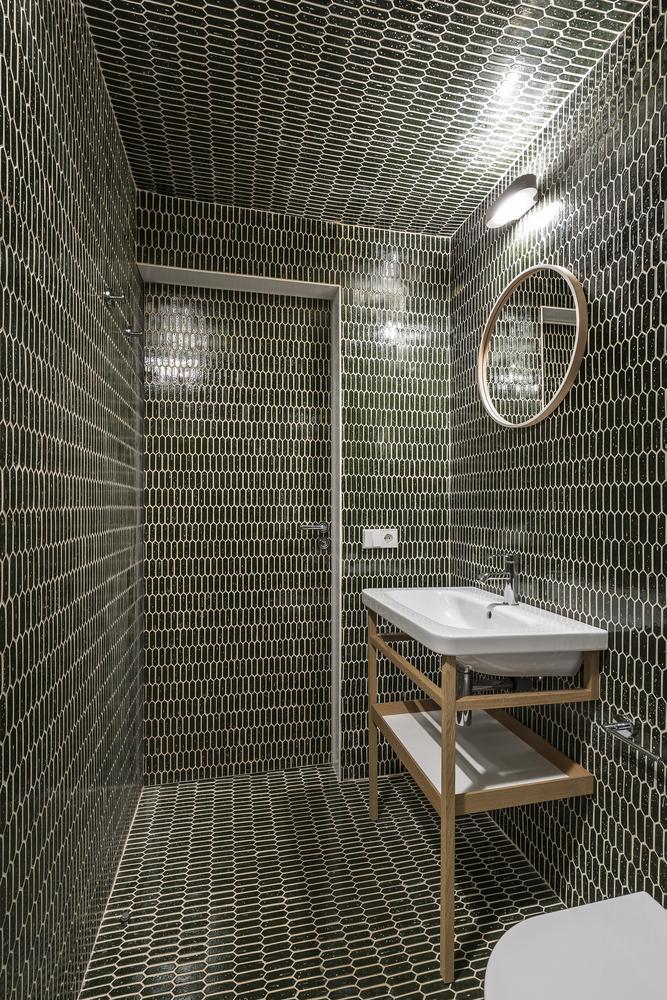 Magnificent Remodeling of a Temporary Rental Apartment in Valencia, Spain-32