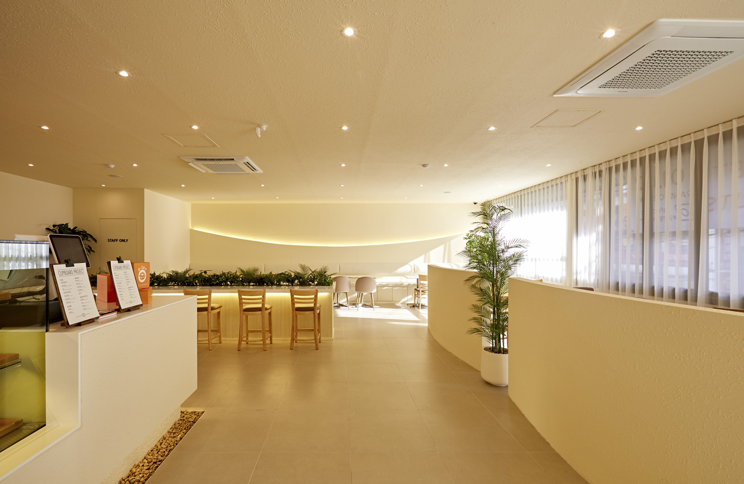 42 平卡佩咖啡厅，小巧设计点亮空间-10