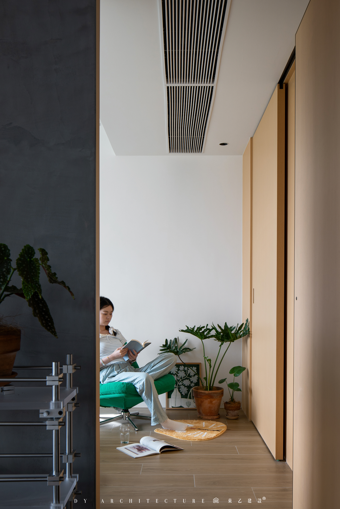 原始粗狂的混凝土裸顶遇上紧凑小三房,这酷酷的松弛感真让人着迷丨中国长沙丨東乙建设-109