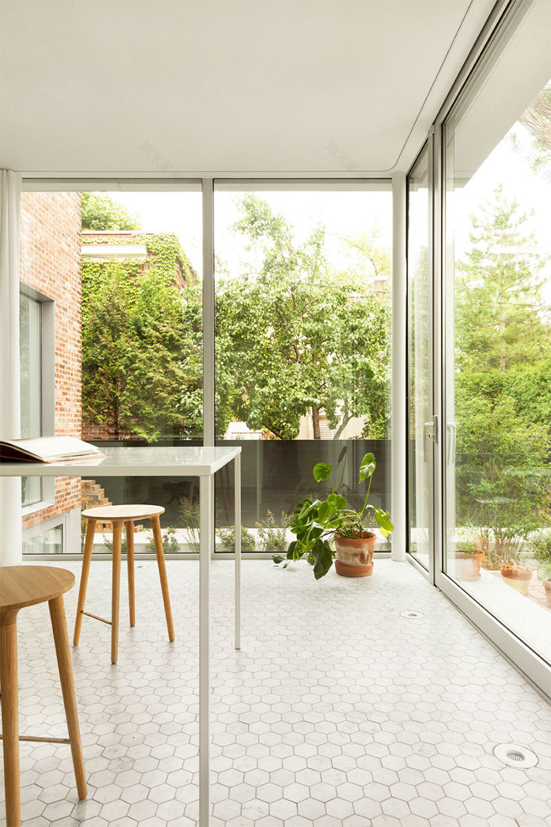 加拿大现代家居 | 木元素与创意后院的完美融合-14