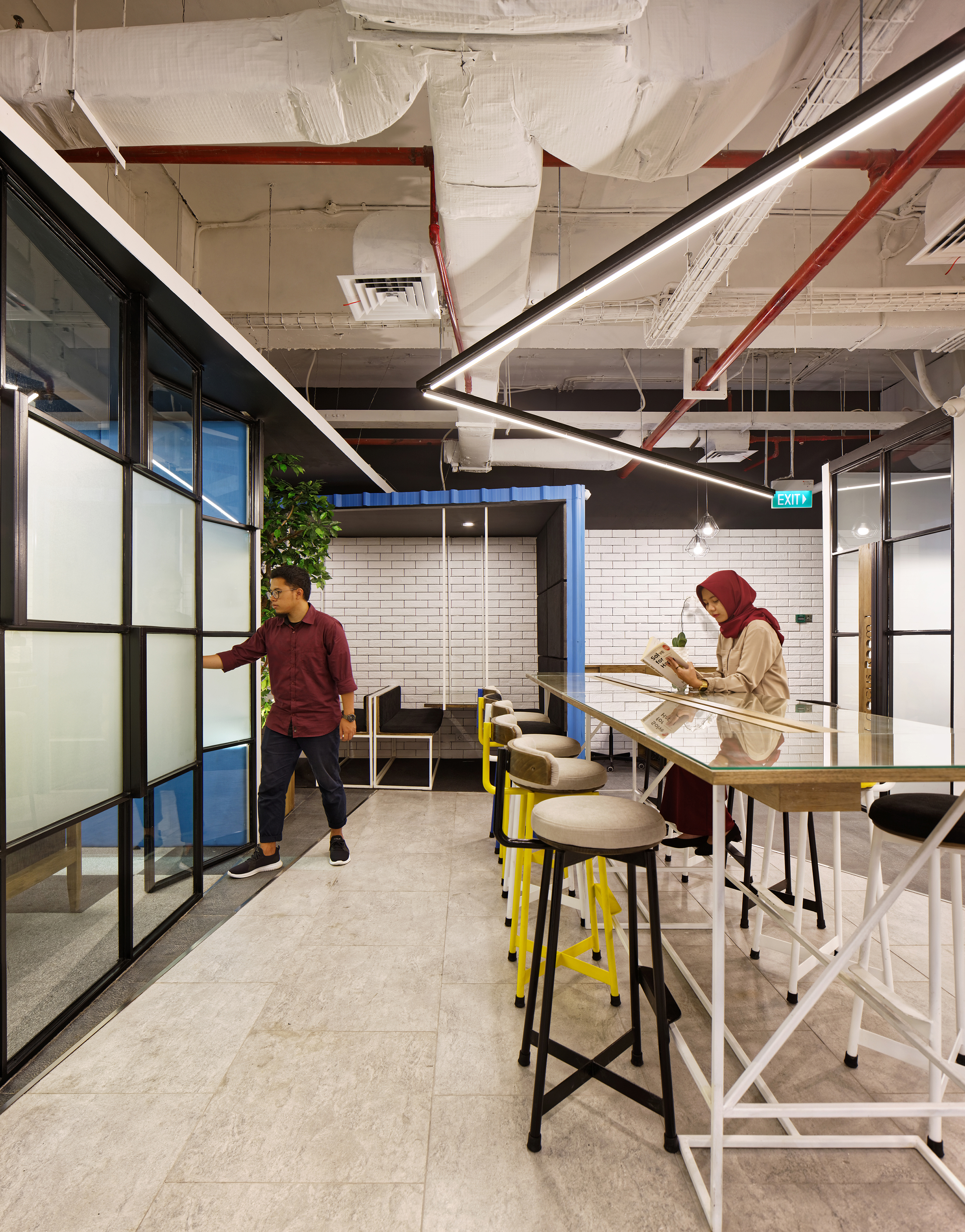 蓝工业风旅图办公室设计-29