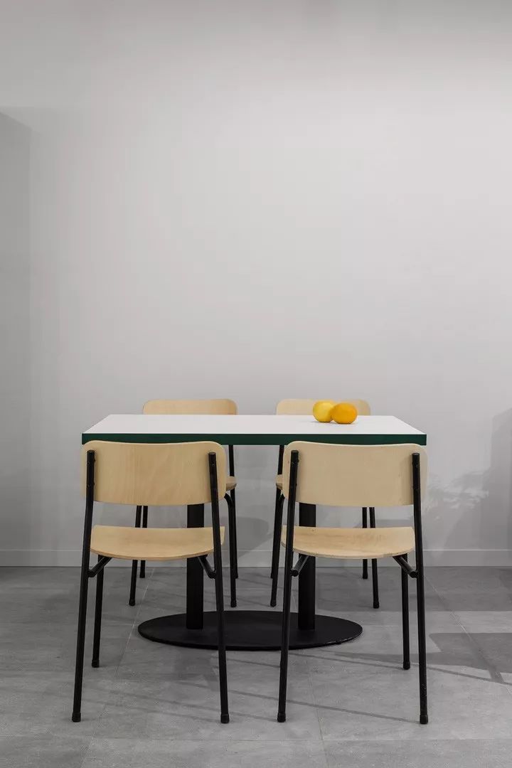 乌克兰 AmoMedia 办公室 | 工业风与活力的红绿碰撞-15