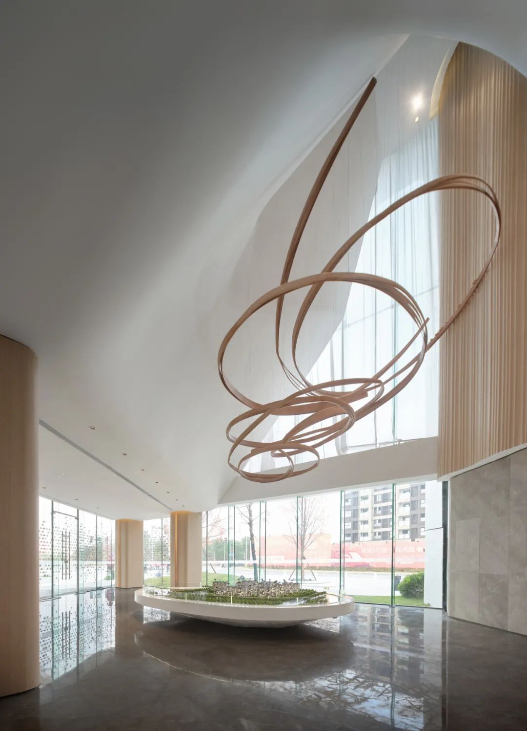 苏州美的阅湖山体验中心——自然诗意的现代空间-36