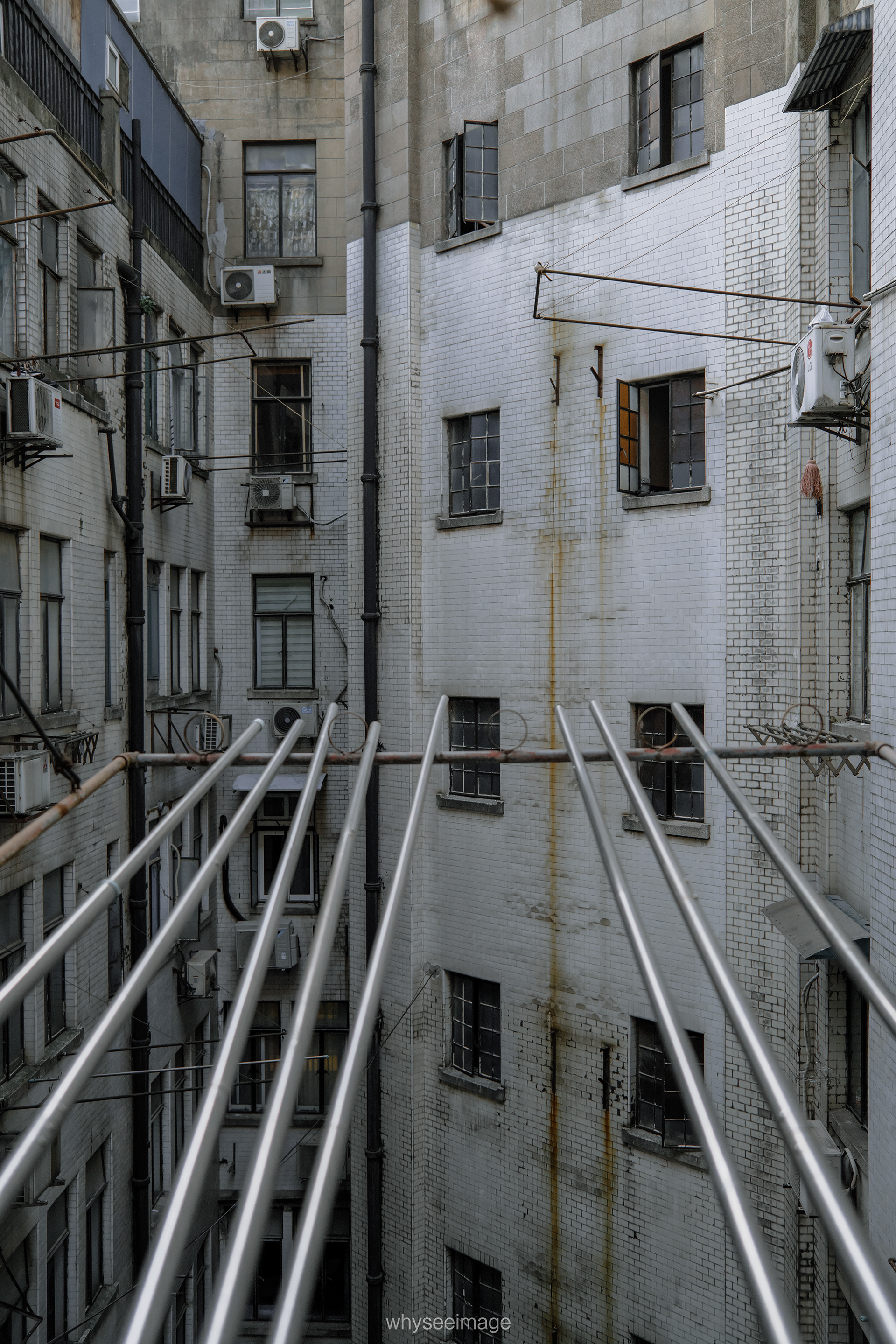 在被框选的画面之外 · 不如回到街头丨中国上海丨whyseeimage-78