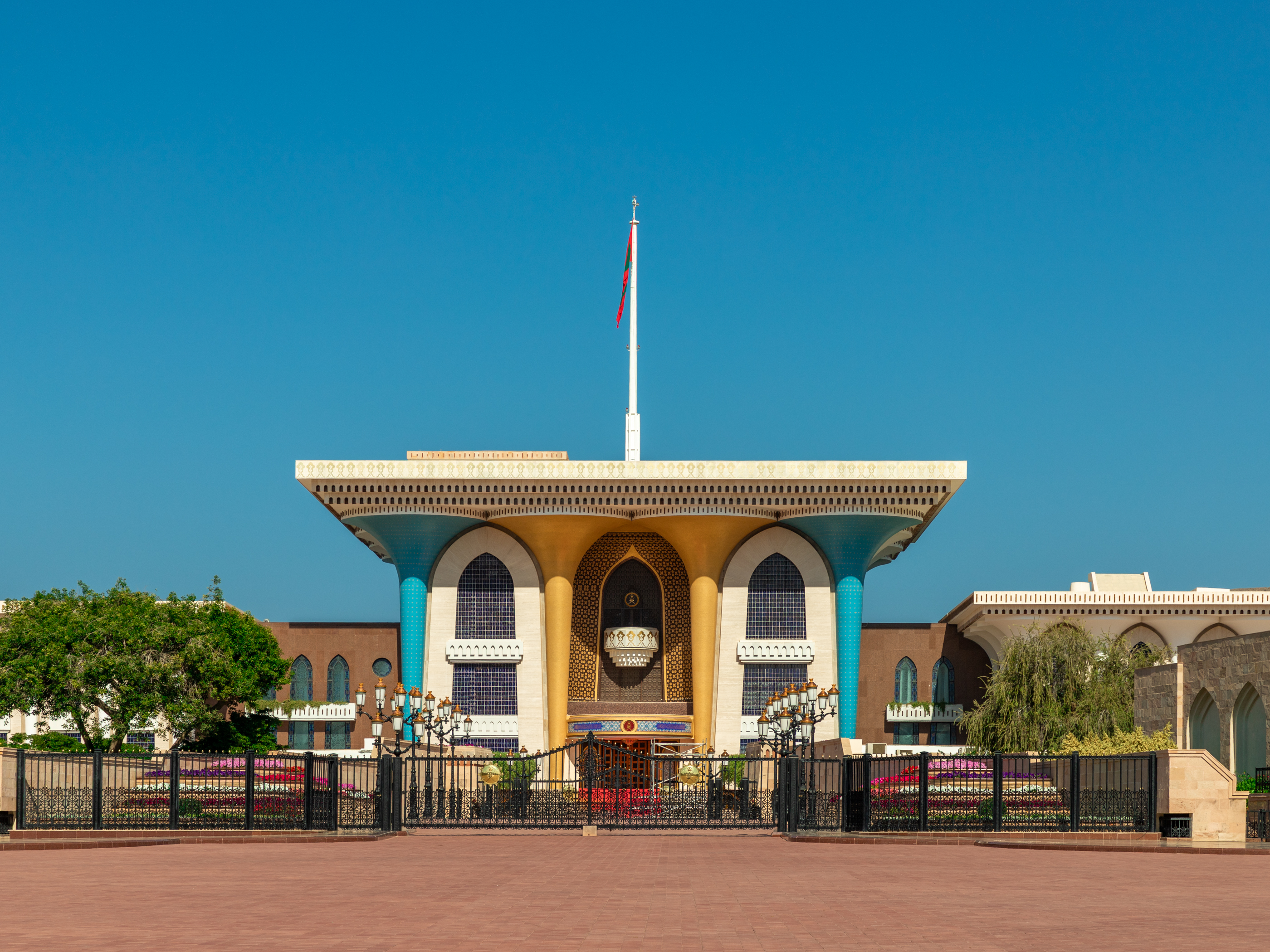 Oman - architecture, people and markets-13