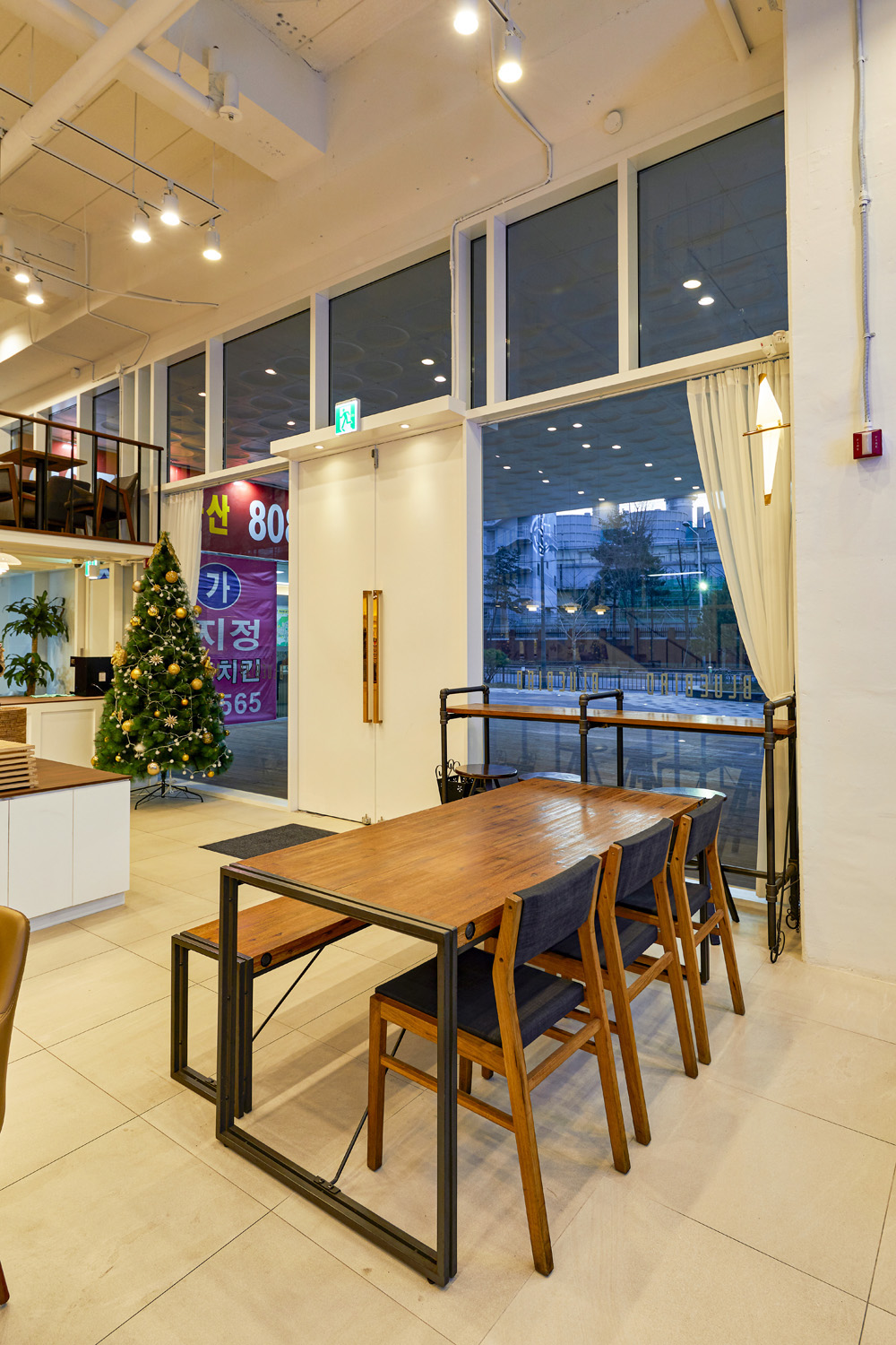 现代时尚的 Bluiverd 多层次贝壳蛋糕咖啡厅设计-17