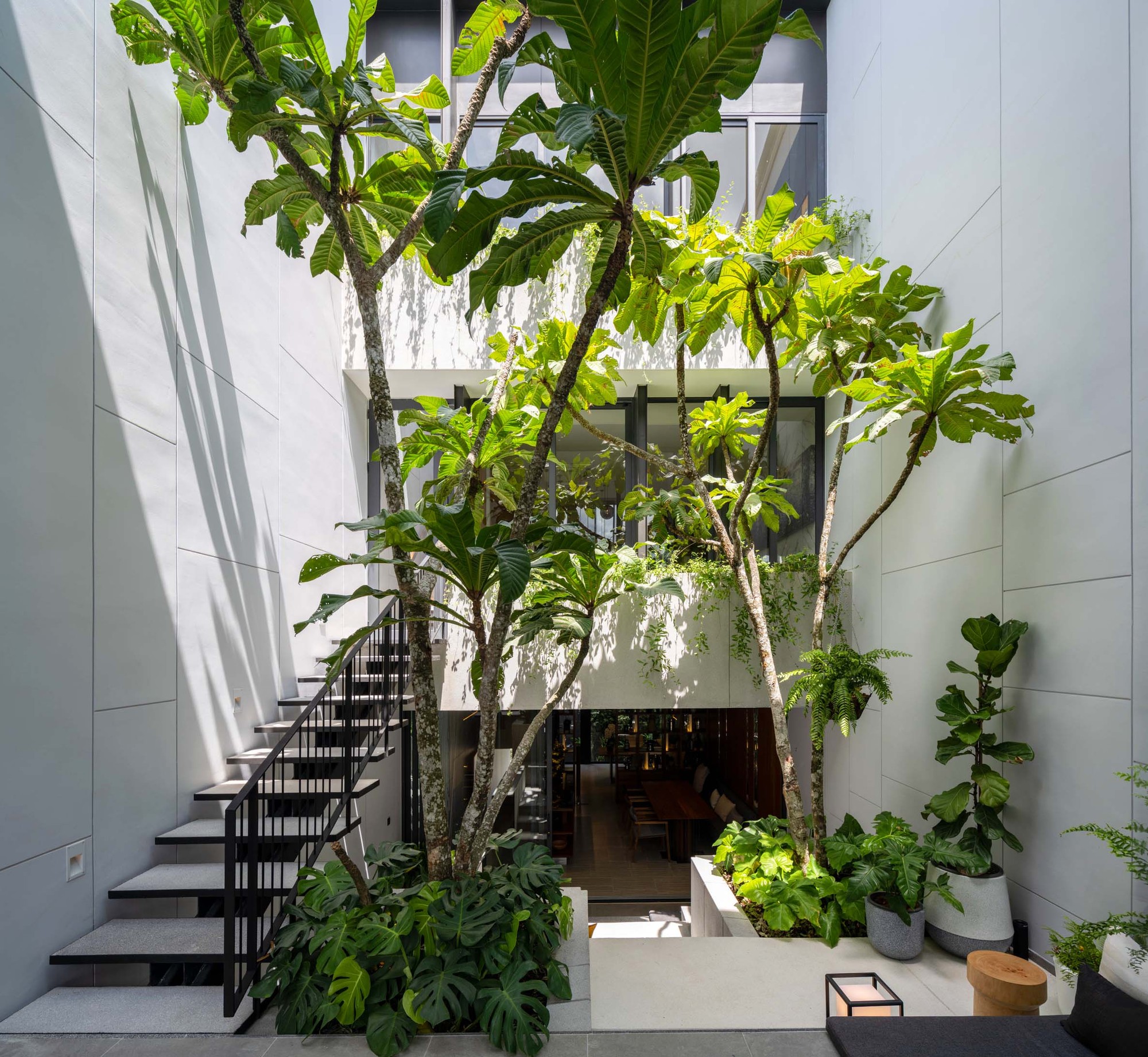 Courtyard Pattanakarn Residence / baan puripuri-19