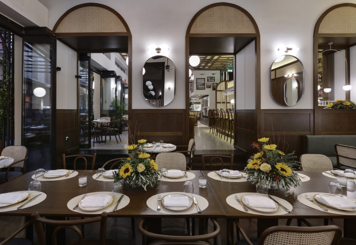 怀旧50、60年代 ILIOS 希腊雅典拱廊下的餐厅  Urban Soul Project-11