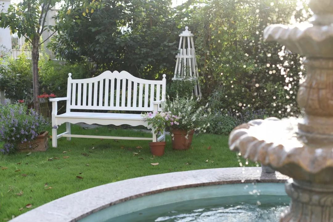 78岁爷爷改造荒废院子，为孙女建起一座花园-70