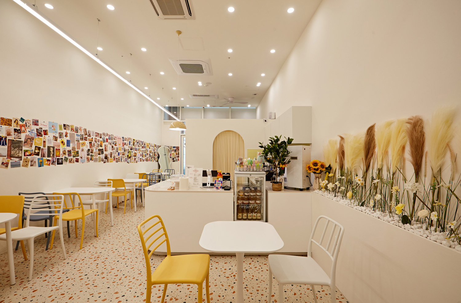 17 分满分的黄色咖啡厅设计-5
