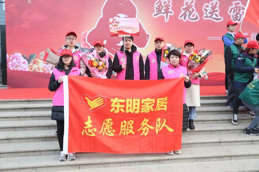 鲜花送雷锋,真心献祖国-12