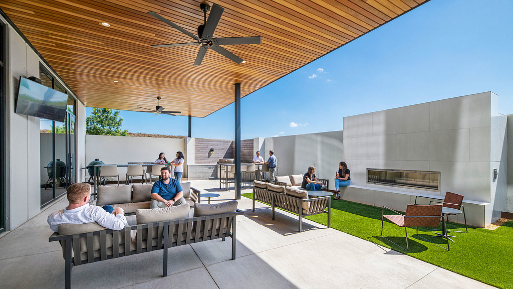 Gensler 设计 SRS Distribution 新总部,融入德州风情-3