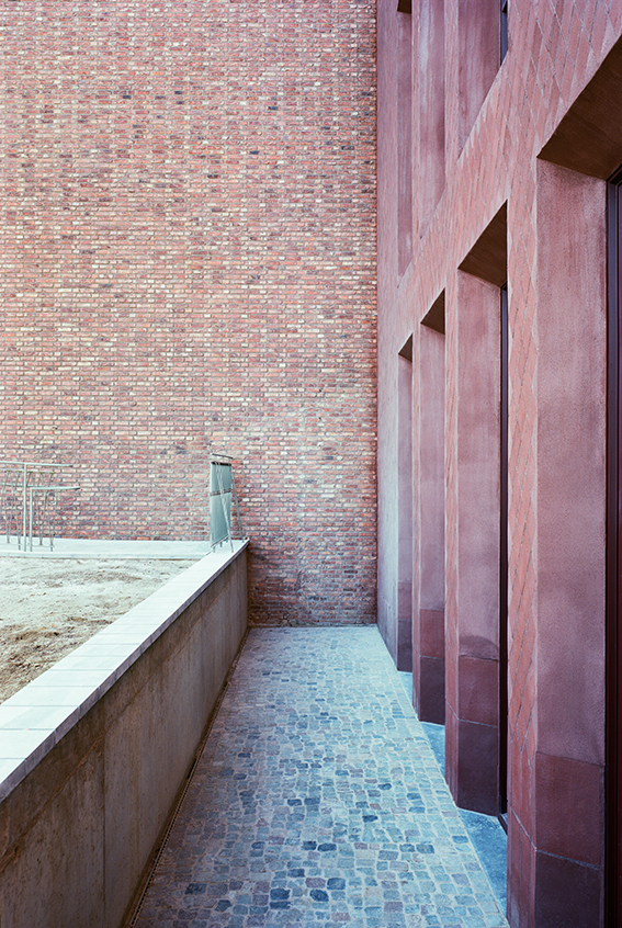 Z33 艺术馆 · 静谧之墙与城市对话-29