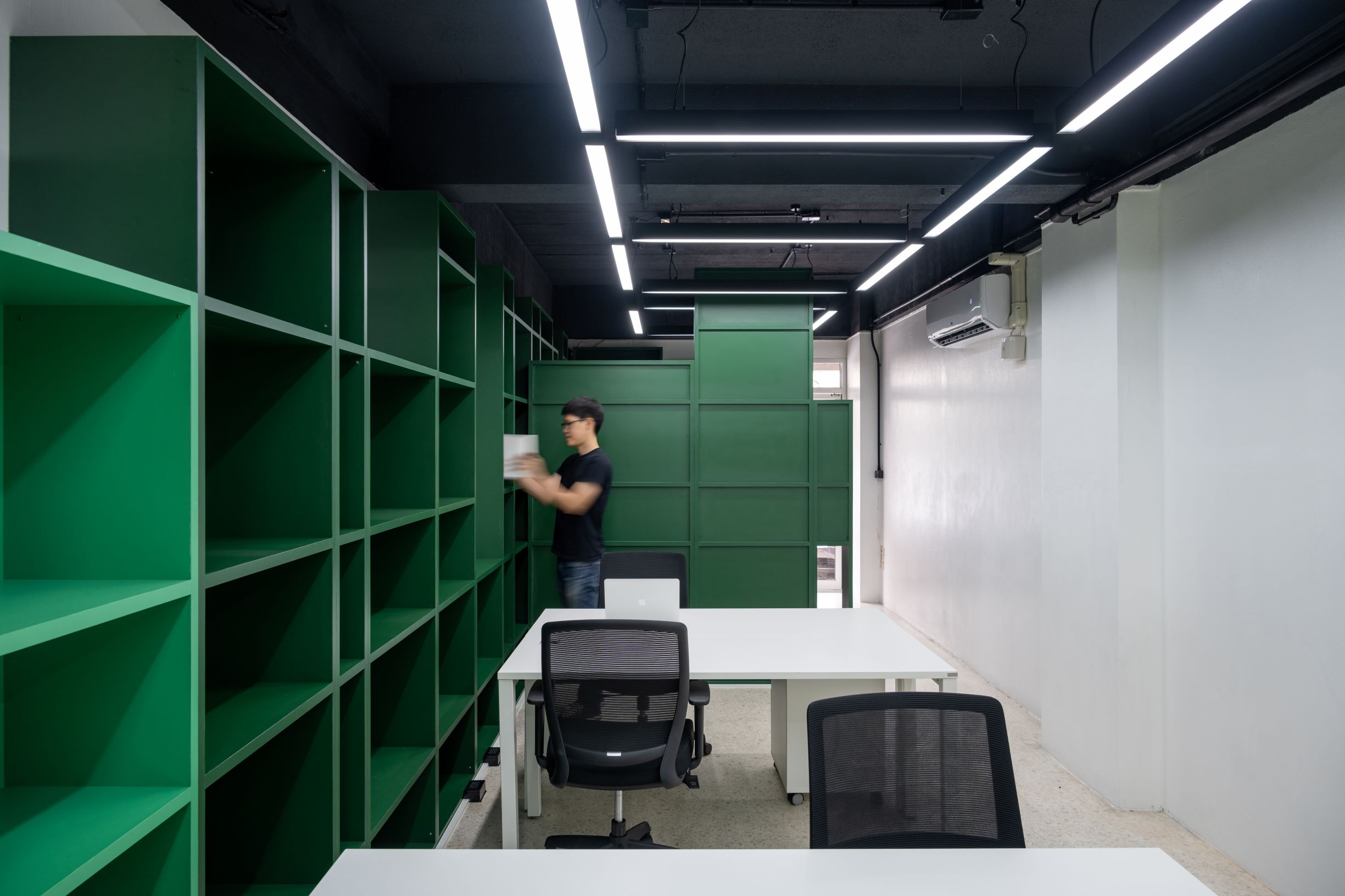 曼谷小型审计办公室的绿色木柜创意设计丨泰国曼谷-33