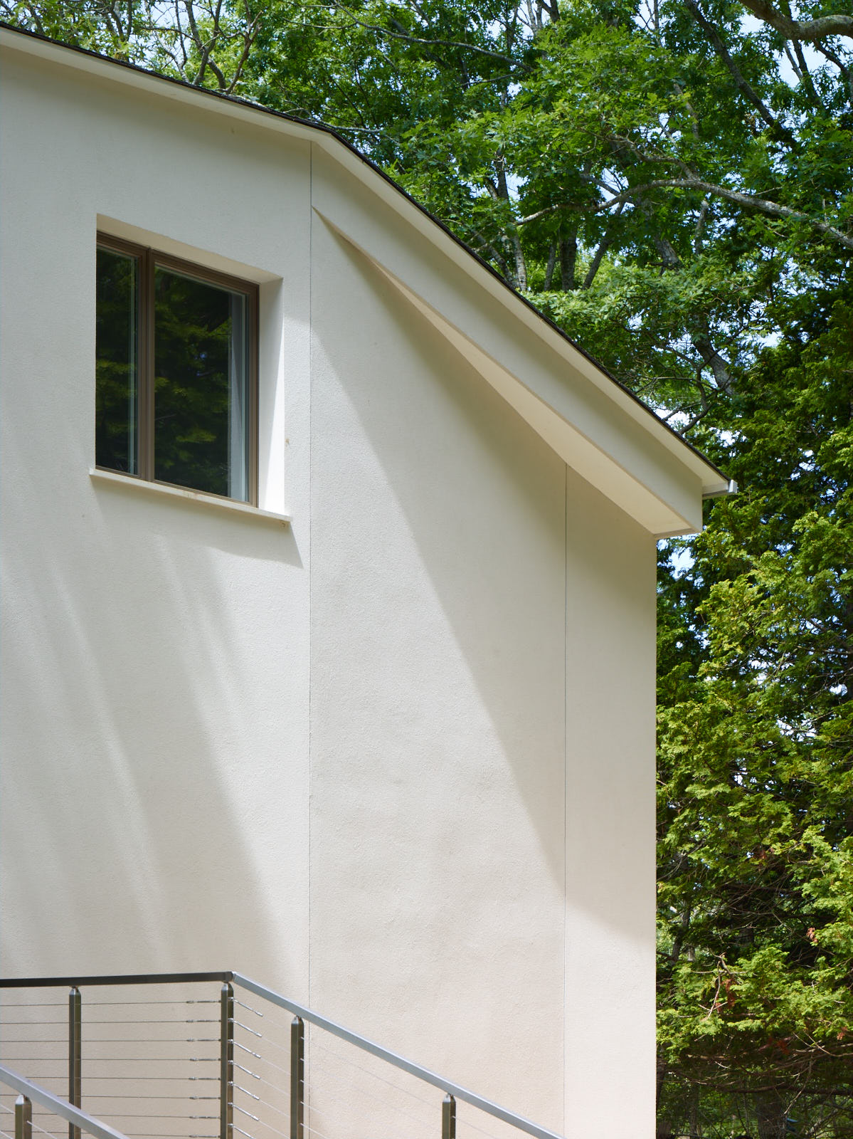 艺术家驻地；艺术家公寓（具体需结合语境选择最合适的，如果用于描述提供给艺术家居住创作的场所，艺术家驻地更合适；如果强调居住的公寓建筑性质，艺术家公寓更合适，一般情况下艺术家驻地更常用） 丨MB Architecture-10