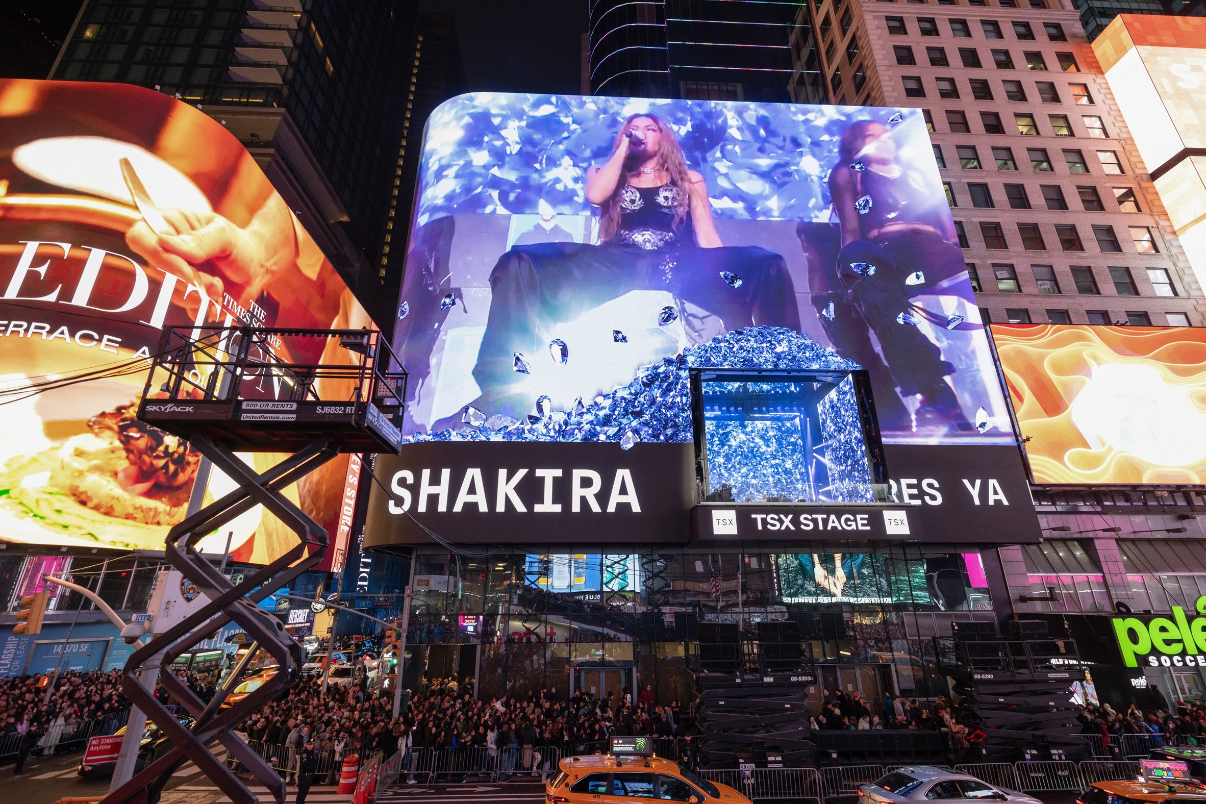 Mancini Duffy uses "elaborate" hydraulic system to reposition theatre in Times Square skyscraper-17