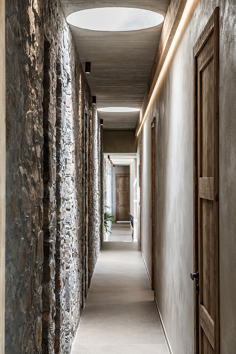 希腊克里特岛自然风光中的时尚别墅设计-23