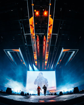 Stage design, showdirection & graphics - Suzan & Freek