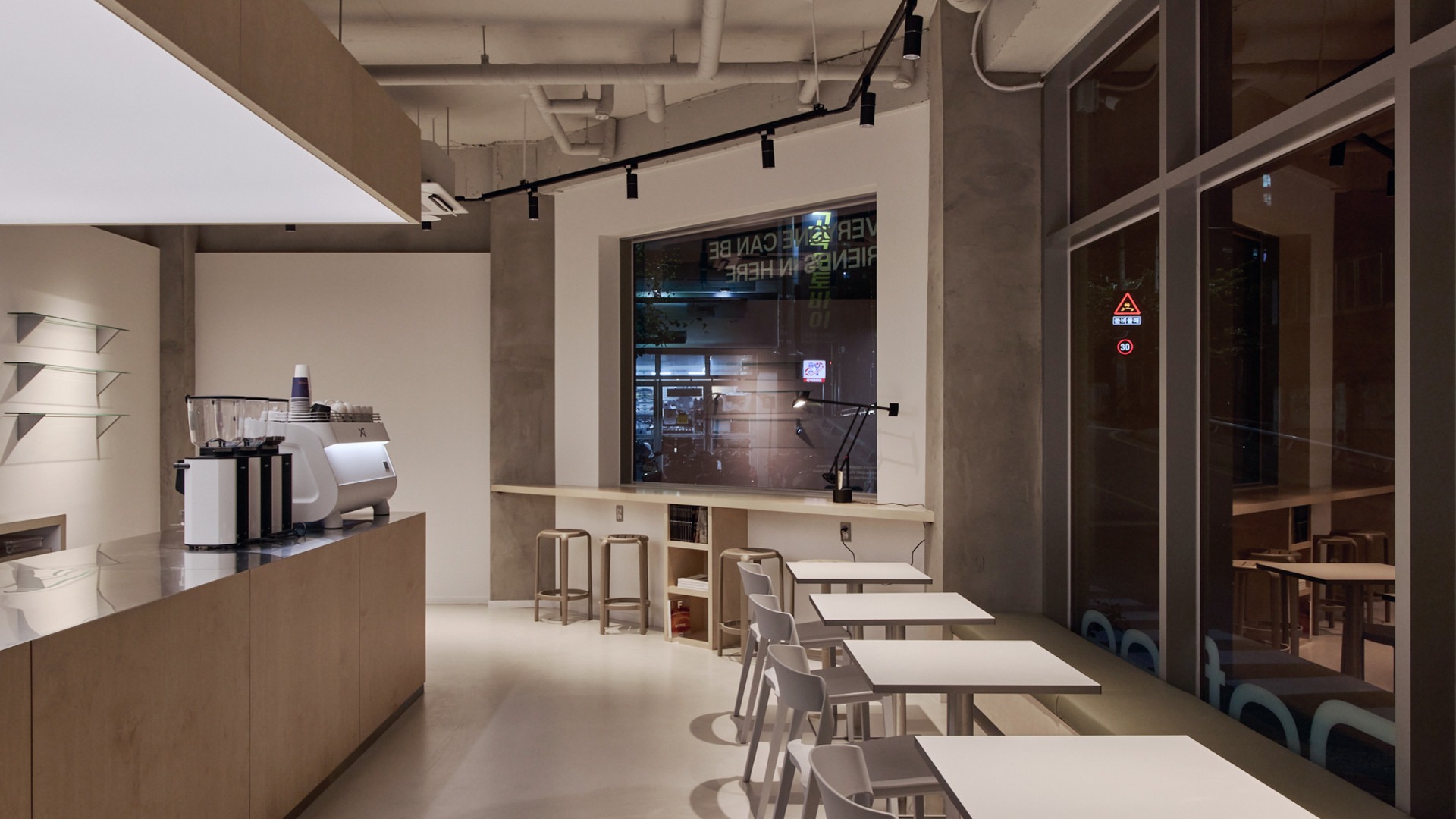 由于 Hoffee Doffee 不是常见的英文词汇组合，没有明确的、约定俗成的含义，难以准确翻译这可能是一个自创的品牌名、昵称或特定情境下使用的词语因此，无法提供准确翻译 丨Docent Design-11