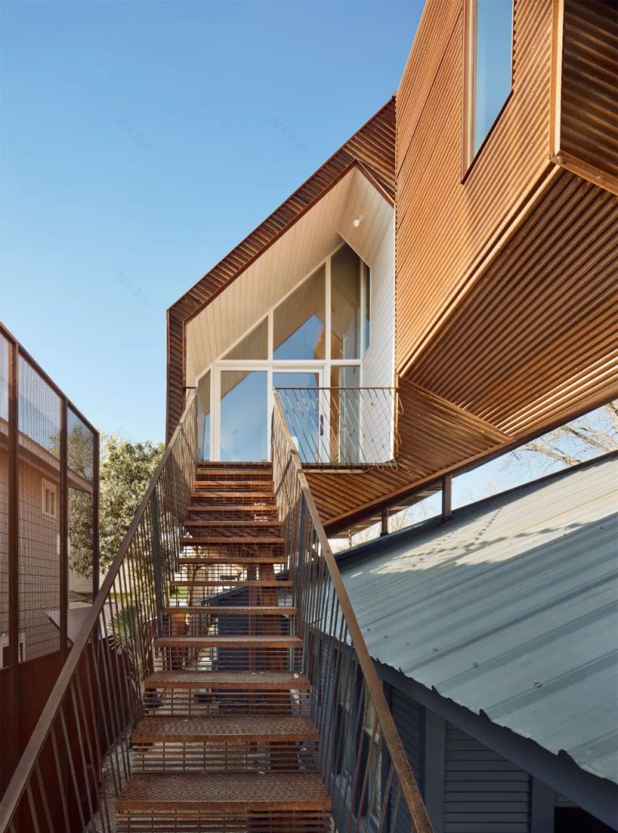 屋顶上的灵动工作室 · The Perch 小屋丨美国丨Nicole Blair-22