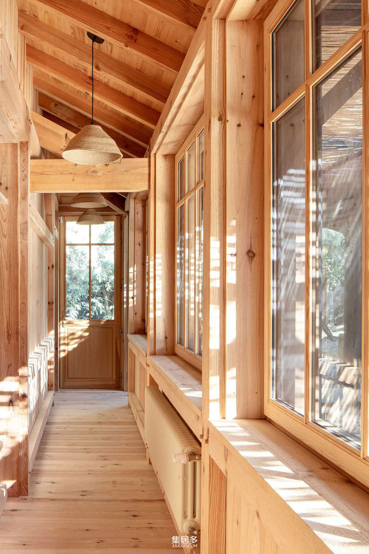 蔚蓝海岸上的木制别墅丨法国-20