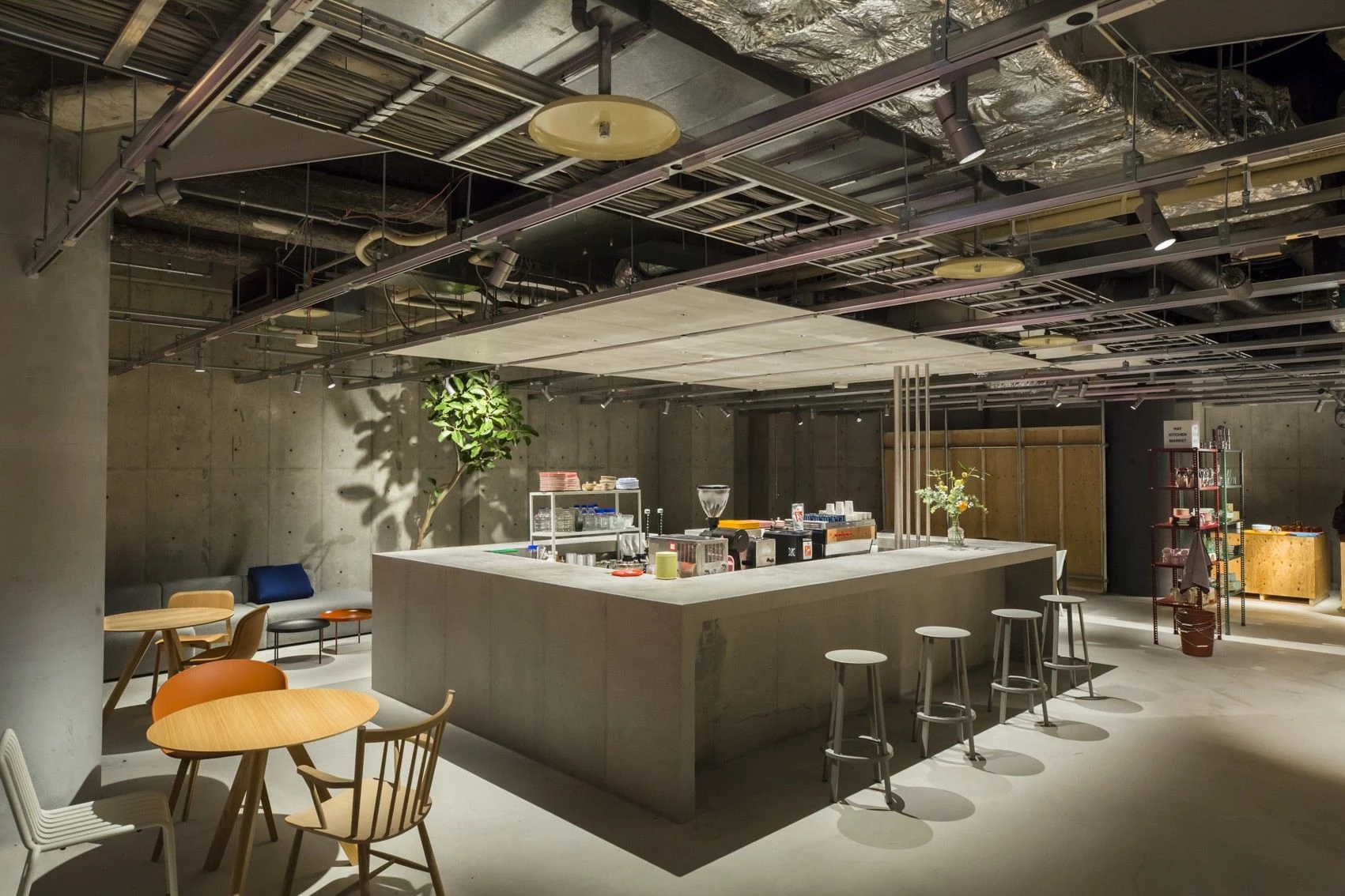 东京 HAY 旗舰店 | 灵活可变的家具系统空间-7