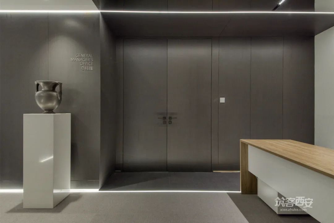 不锈钢吊顶打造科技感消防公司办公空间-46