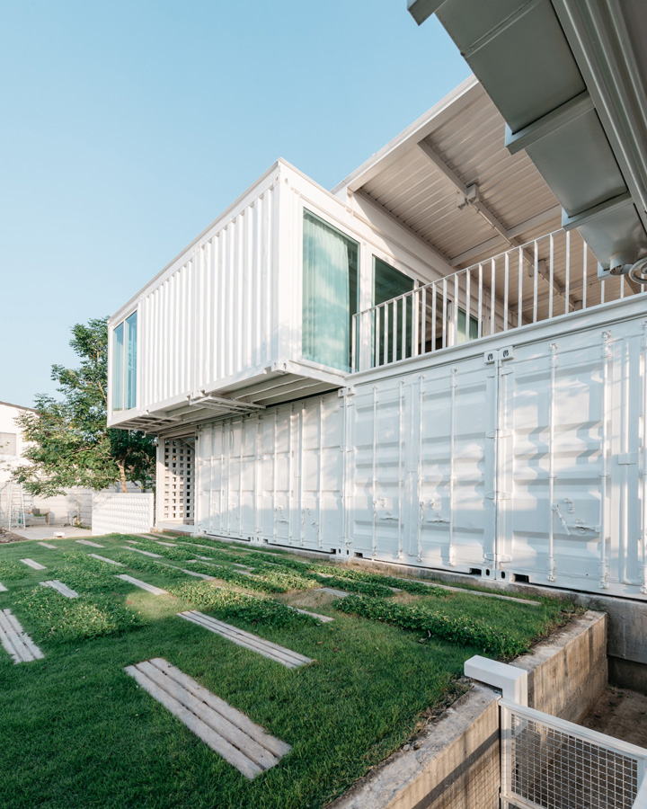 แบบบ้านตู้คอนเทนเนอร์ เปลี่ยนตู้ 15 ใบ เป็นบ้าน 1 หลังใหญ่ กับอีก 1 หลังน้อย-11