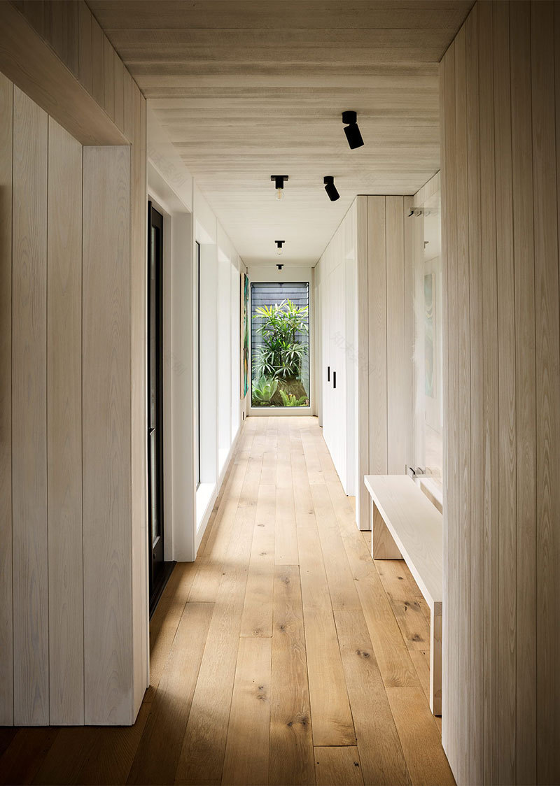 旧金山湾边 70 年代家居翻新,自然材料与多彩元素完美融合-7