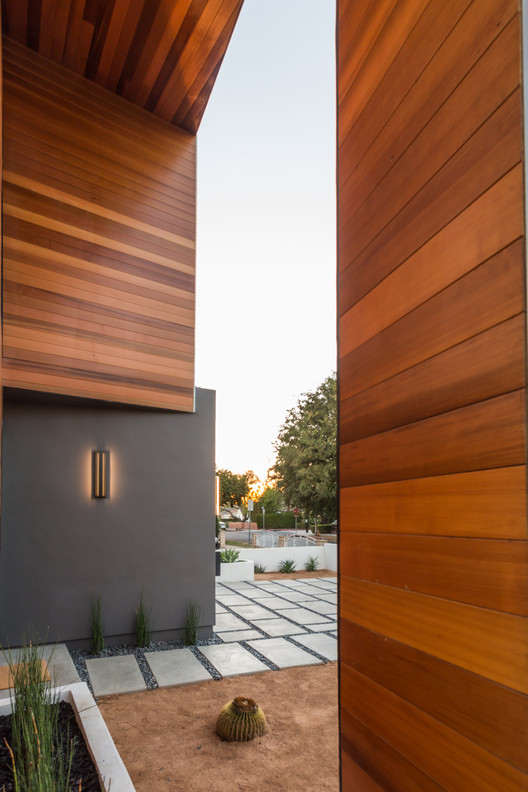 洛杉矶传统社区中的现代“盒子式”住宅-49