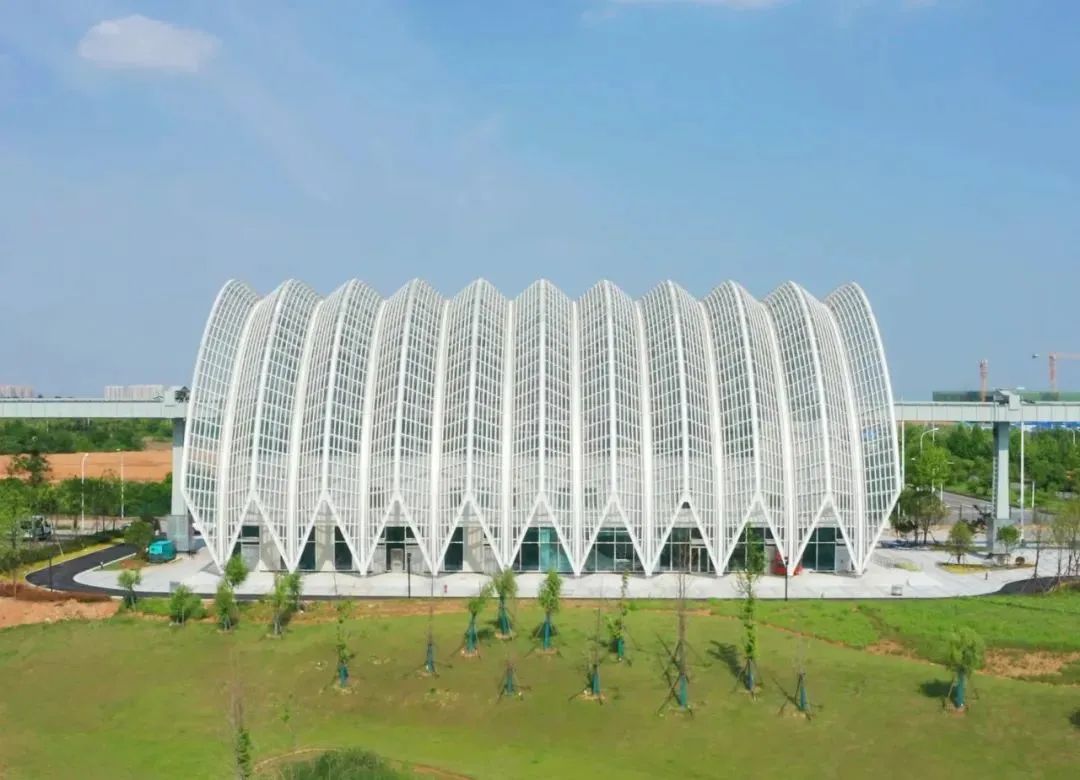 国内首条商用运营空轨建成试跑-53