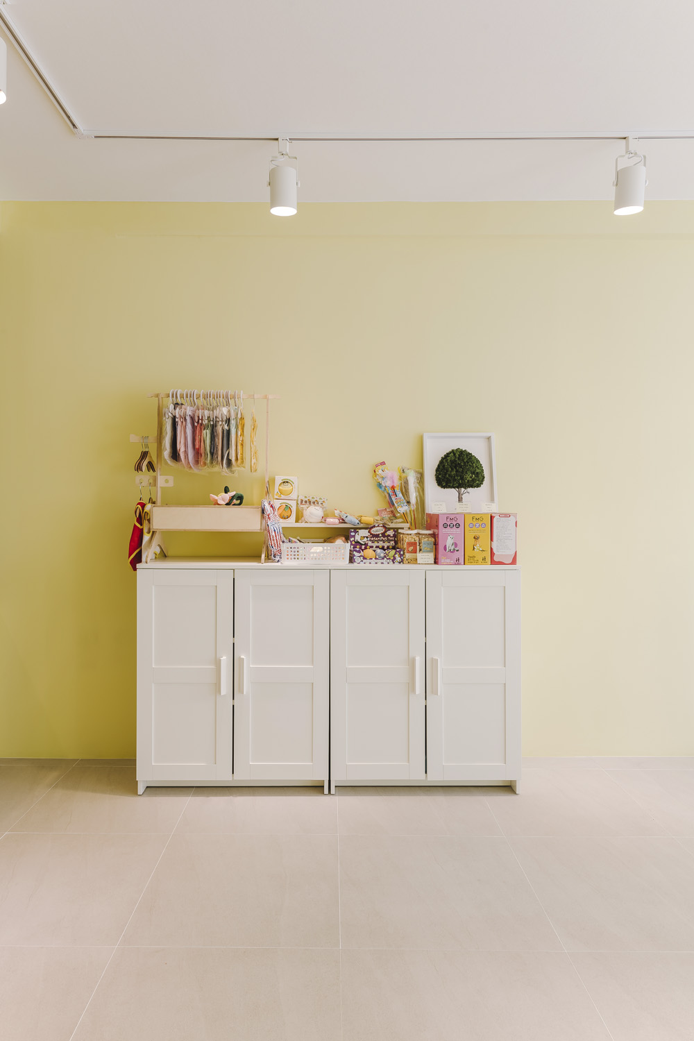 韩国十平米宠物用品店，打造可爱柠檬色彩氛围-9