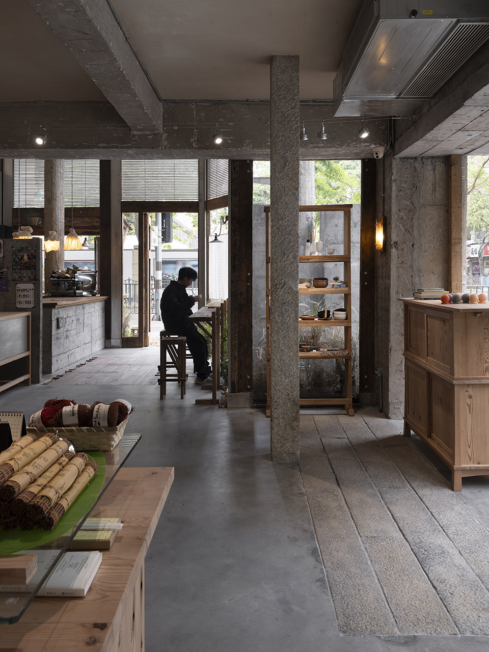 MSLAN corner 服装店丨中国厦门丨退化建筑-18