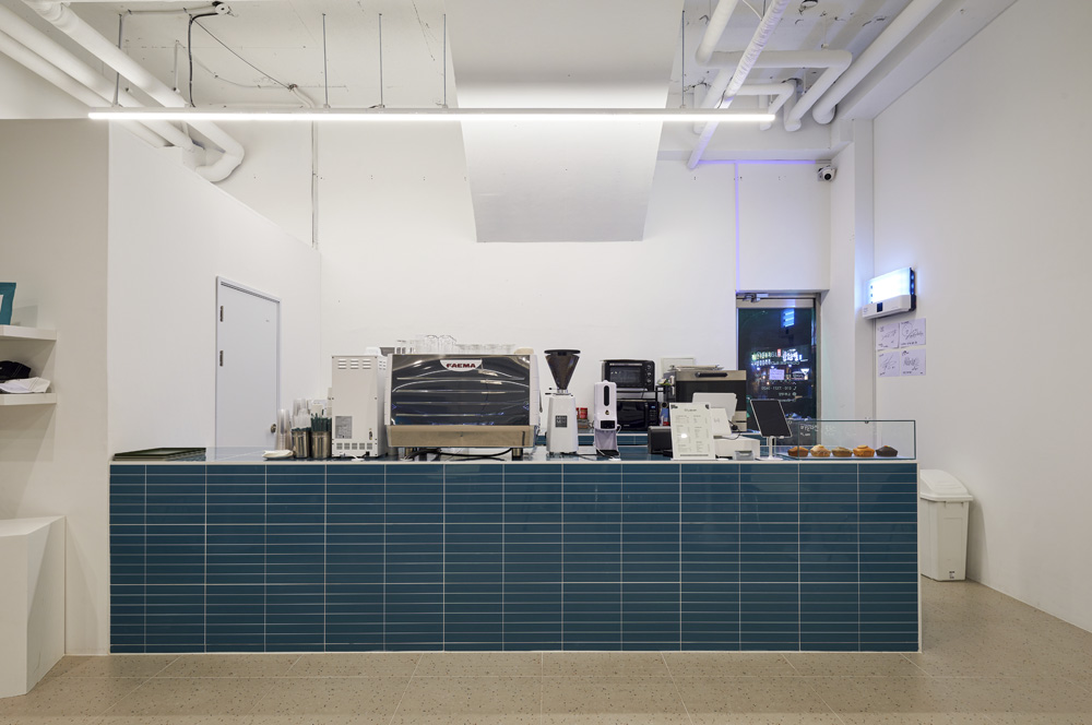 极简白调空间，20 平米咖啡厅的视觉冲击-6