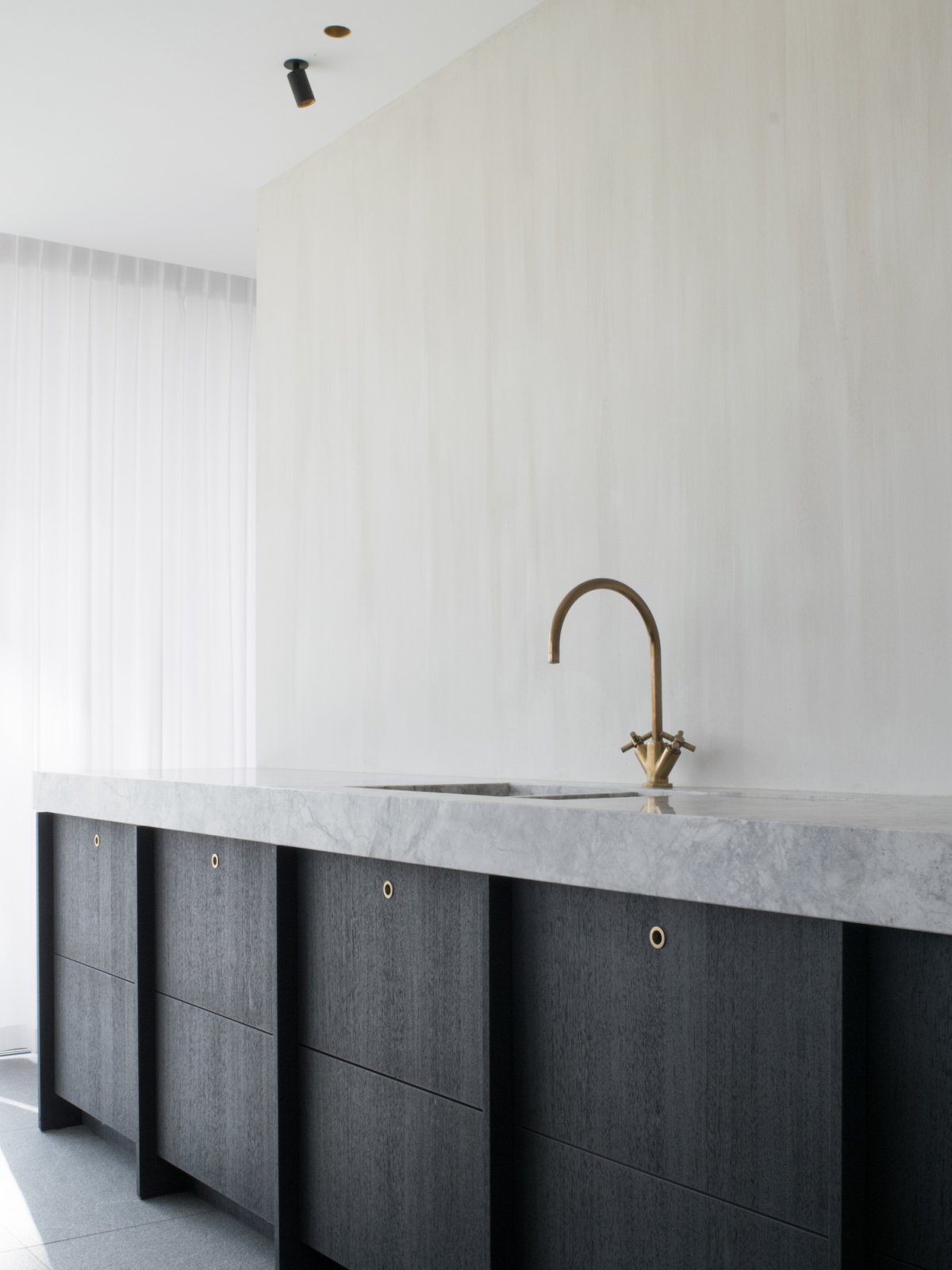 比利时 Flemish 景观中的极简主义宁静之家-4