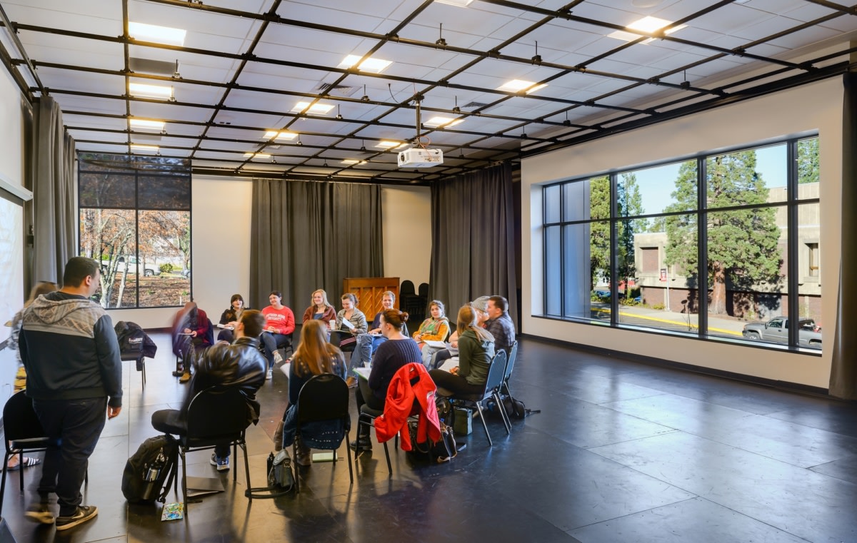 南俄勒冈大学艺术中心及公共广播电台室内设计丨美国俄勒冈丨TVA Architects-13