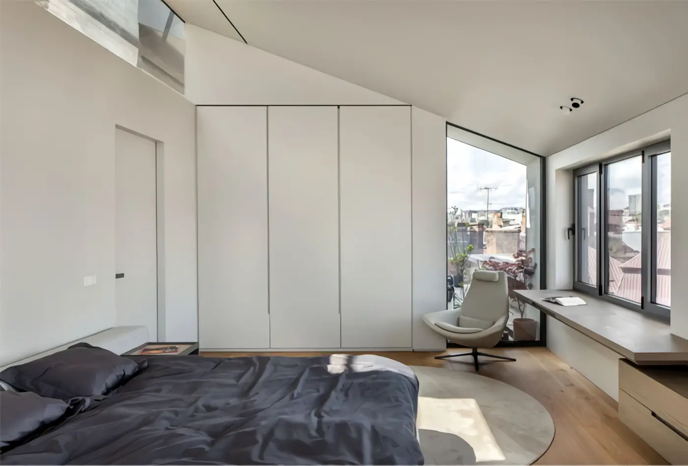 基辅独特设计阁楼 | 古老砖墙与现代钢火炉的完美融合-10