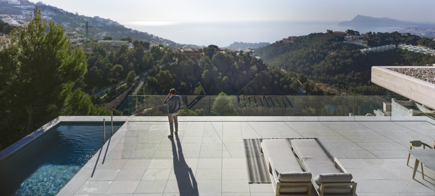 嵌入山体的独特度假屋-26