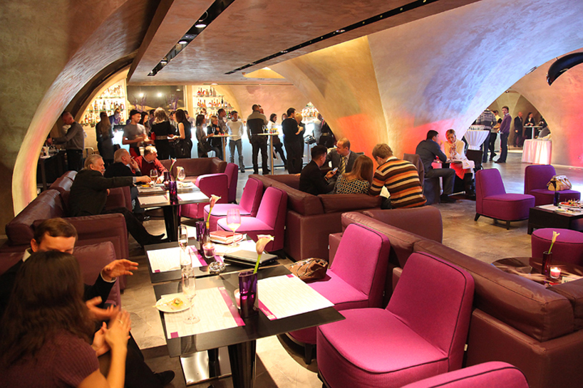 圣彼得堡学院地下酒吧餐厅设计-17